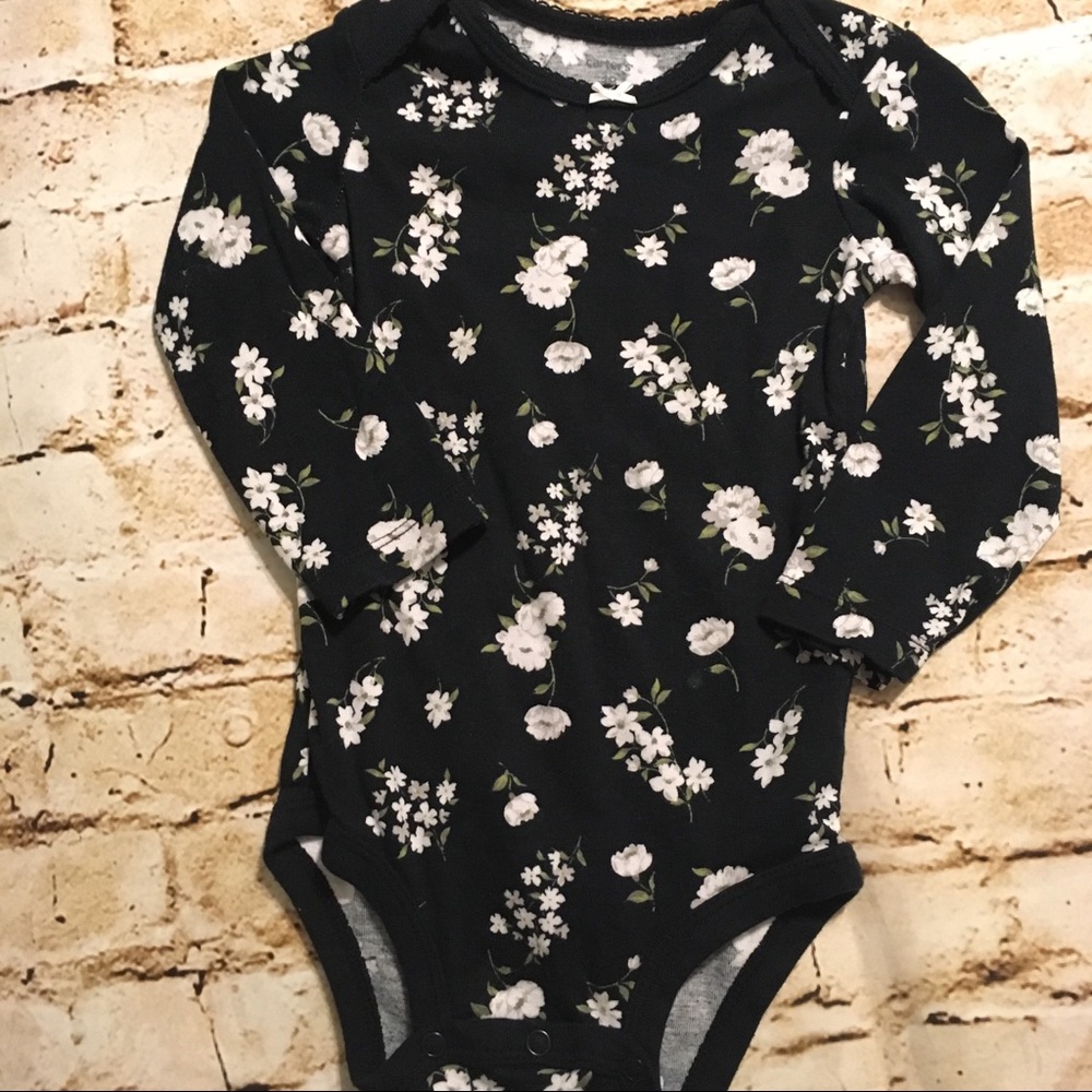 EUC floral chic Carter’s onesie, size 18mths
